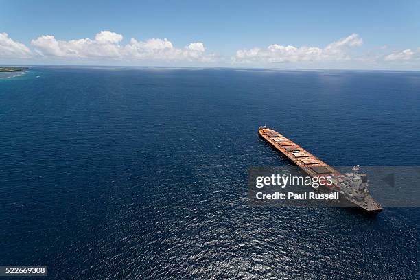 tanker at sea off the coast of mauritius - tankschiff stock-fotos und bilder