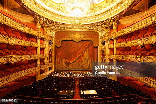 paris opera house - opéra garnier photos et images de collection