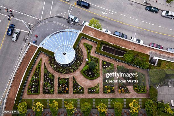 green roof garden - the roof gardens stock pictures, royalty-free photos & images