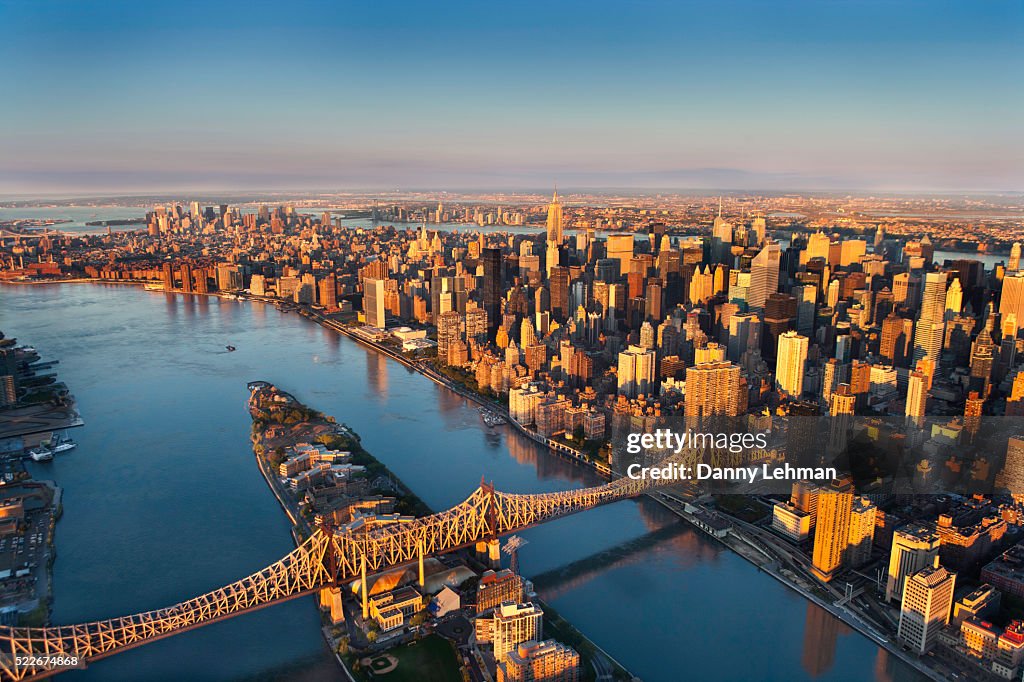 Roosevelt Island and Queensboro Bridge with Manhattan Skyline