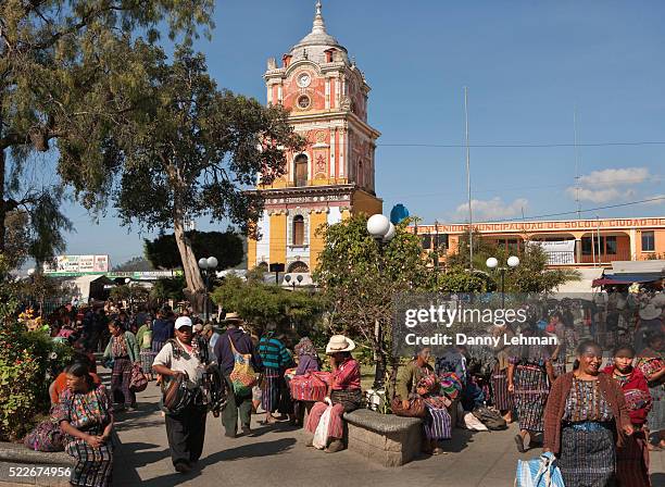 traditional mayan market in solola - mayan people stockfoto's en -beelden