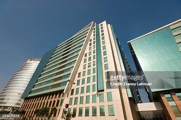 india's information technology facilities for international companies in gurgaon, near new delhi - gurgaon stock pictures, royalty-free photos & images