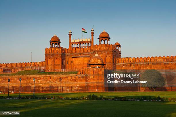lahore gate at the red fort, lal qila, seat of mughal power and a symbol of indian nationhood, old delhi, india - delhi foto e immagini stock