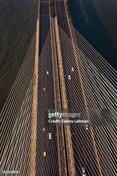 bandra-woril sea link (bwsl) bridge, a cable-stayed bridge and mumbai's newest icon - mumbai bridge stock pictures, royalty-free photos & images