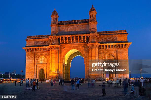 gateway of india is in the heart of mumbai's tourist district and is the city's most famous landmar - porta da índia imagens e fotografias de stock
