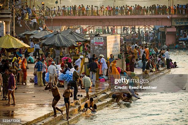 bathers on the bank of the ganges - bathing ghat fotografías e imágenes de stock