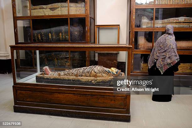 egyptian museum - sarcophage photos et images de collection