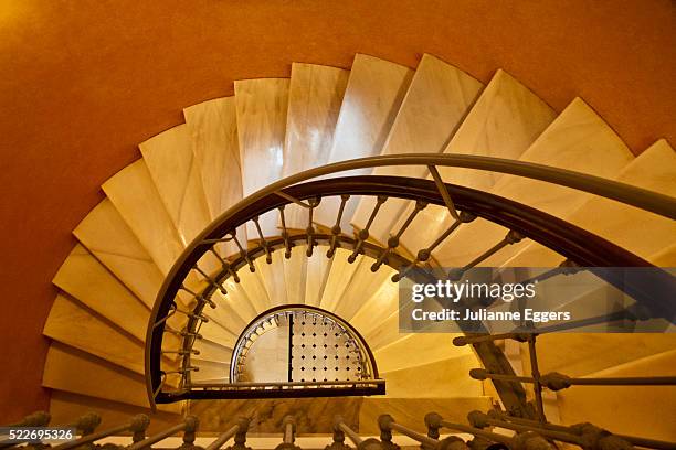 staircase in la casa de la trinidad hotel - interior de la casa 個照片及圖片檔