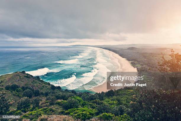 tallow beach, byron bay, nsw, australia - byron bay imagens e fotografias de stock