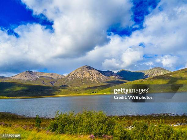 views from sligachan, isle of skye, scotland - glen sligachan 個照片及圖片檔