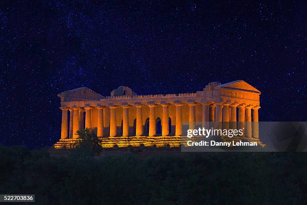 temple of concordia, agrigento, sicily, italy - temple of concordia agrigento stock-fotos und bilder