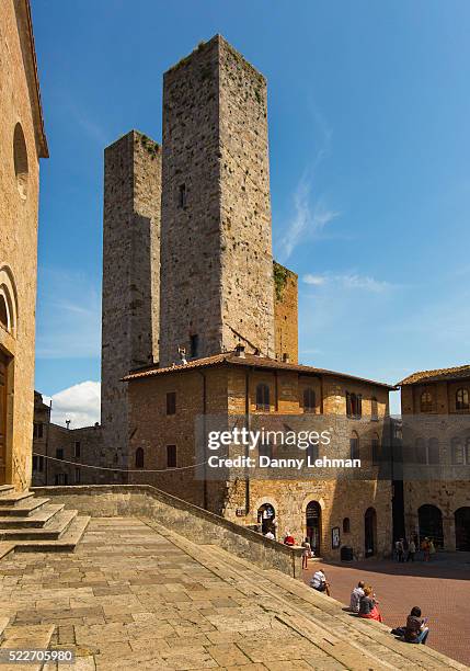 medieval towers in san gimignano, tuscany, italy - san gimignano stock-fotos und bilder