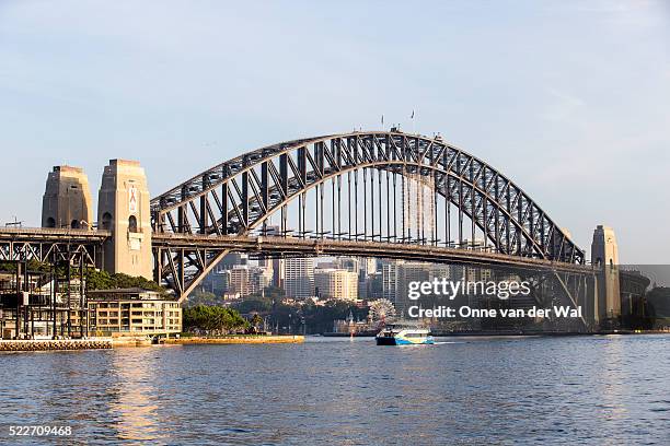 the sydney harbor bridge - sydney harbour bridge stockfoto's en -beelden