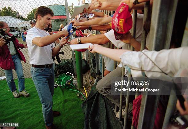Driver Signing Autgraph 6th Formula 1 Italian Grand Prix Photos and Premium High Res Pictures ...