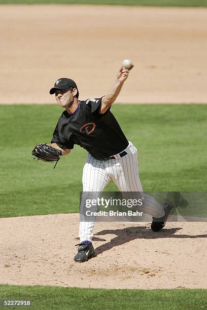 Pitcher Mike Gosling of the Arizona Diamondbacks throws against the Chicago White Sox during a spring training game on March 3, 2005 at Tucson...