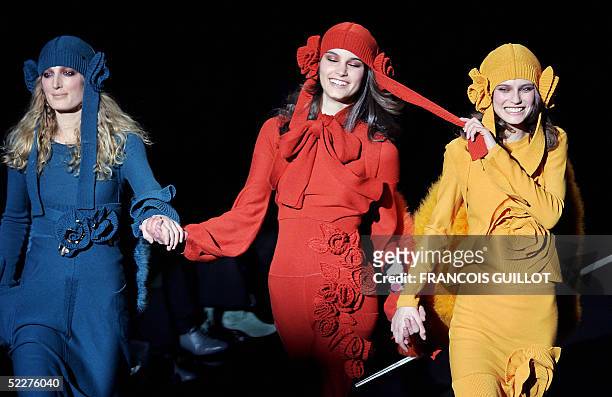 Models present creations by French designer Sonia Rykiel during the Ready-to-Wear Autumn/Winter 2005-2006 collection shows in Paris 04 March 2005....