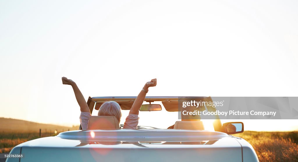 Die Straße wartet auf Sie