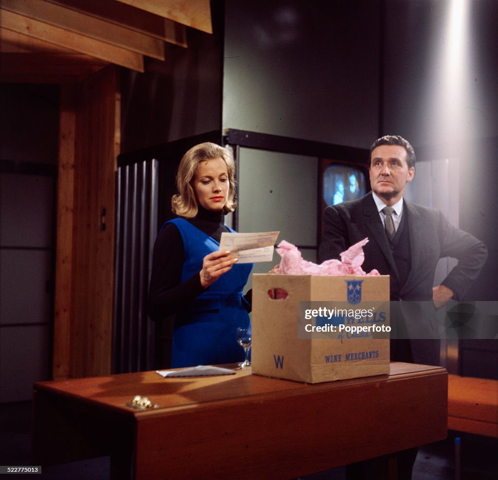 Patrick Macnee And Honor Blackman In The Avengers