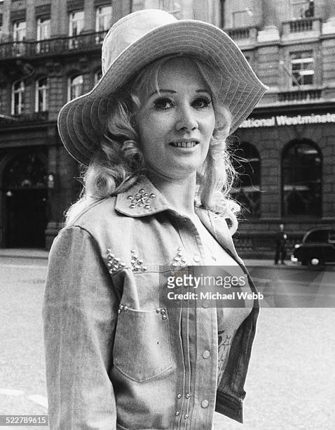 Singer Janie Jones arriving at court for her divorce hearing in London, April 6th 1973.