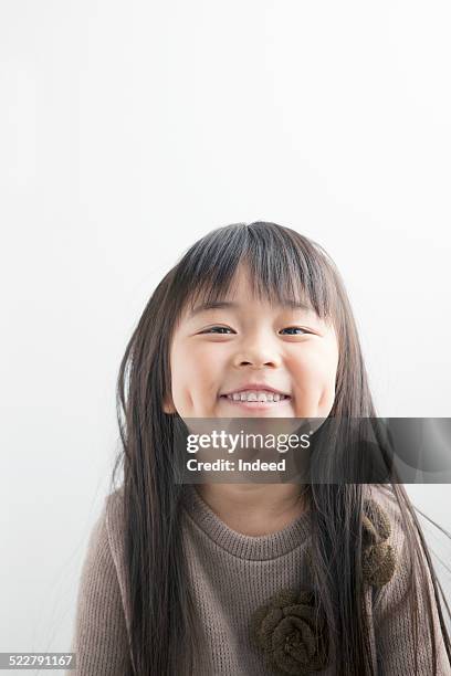 a girl who makes a pose - japanese girl fotografías e imágenes de stock