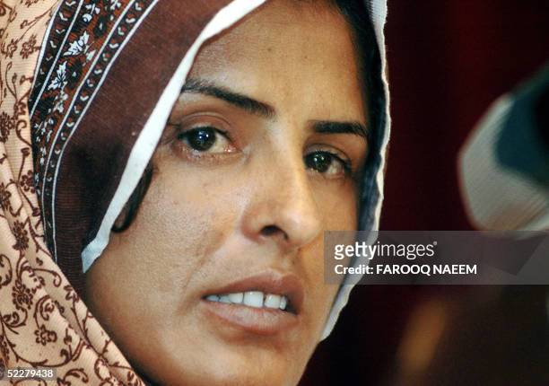 Pakistani gang rape victim Mukhtiar Mai speaks during a press conference in Islamabad, 05 March 2005. A Pakistani court 03 March, overturned the...