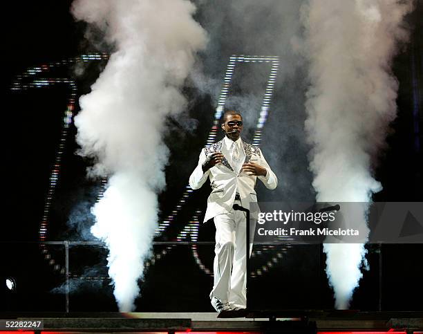 Singer Usher performs at Coliseo De Puerto Rico, March 5, 2005 on his live Showtime concert "One Night, One Star, Usher Live" in San Juan, Puerto...