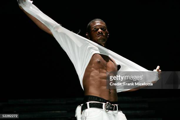 Singer Usher performs at Coliseo De Puerto Rico, March 5, 2005 on his live Showtime concert "One Night, One Star, Usher Live" in San Juan, Puerto...