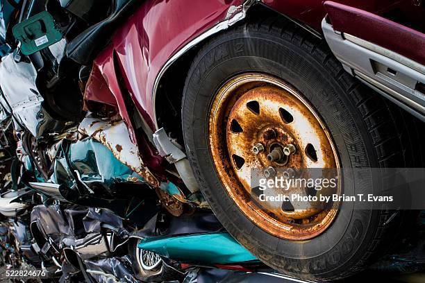 crushed cars in a pile - bte stock pictures, royalty-free photos & images
