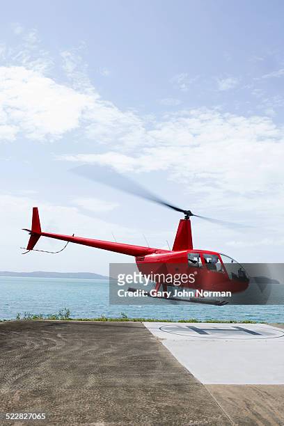 helicopter leaving island. - helicopter foto e immagini stock