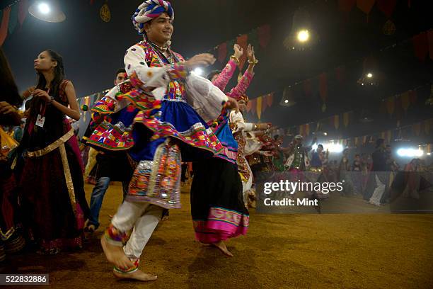 Garba Images People enjoying Garba dance in colorful traditional Gujrati dresses ...