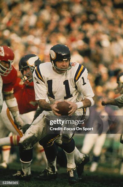 Minnesota Vikings' quarterback Joe Kapp runs with the ball against the Kansas City Chiefs during Super Bowl IV at Tulane Stadium on January 11, 1970...