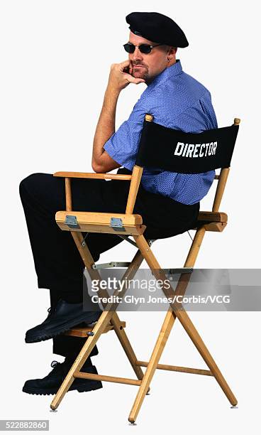 film director sitting in his director's chair - cadeira de diretor - fotografias e filmes do acervo