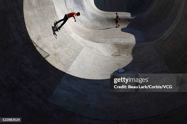 teen boys at skate park - halfpipe stockfoto's en -beelden