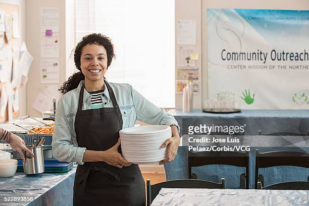 portrait of volunteer working in soup kitchen - philanthropist 個照片及圖片檔