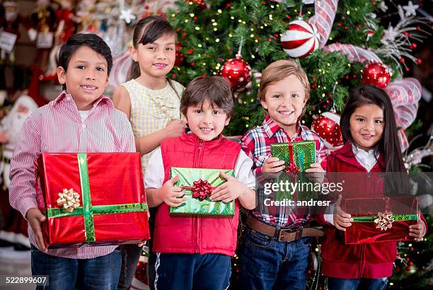 kids holding christmas presents - family with five children stock pictures, royalty-free photos & images