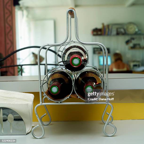wine bottle holder - flaschenpost stock-fotos und bilder