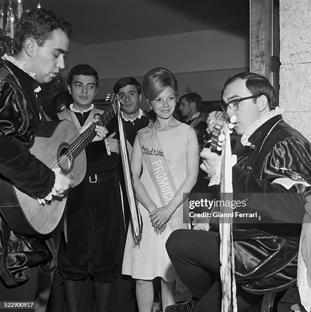 Maria Estela Martinez, wife of tje former President of Argentina Juan Domingo Peron, during her exile receive the tuna, musical group of university...