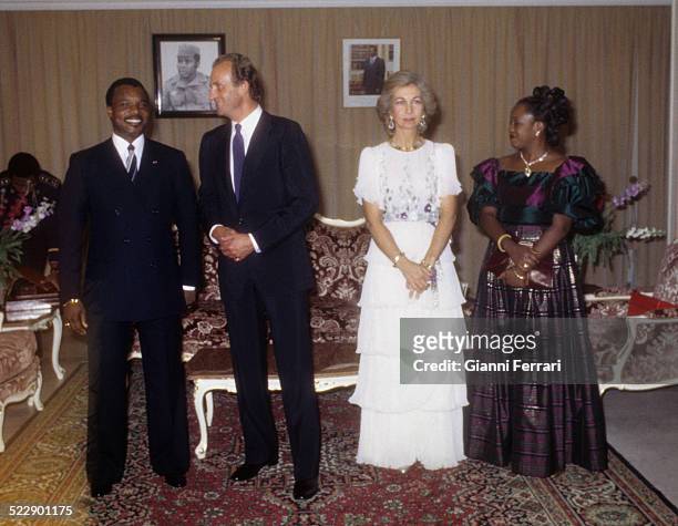 The Spanish Kings Juan Carlos of Borbon and Sofia of Greece with the President of Congo Denis Sassou-Nguesso and wife before a gala dinner at...