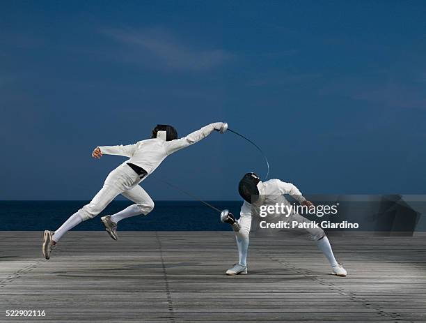 people fencing - fechten stockfoto's en -beelden