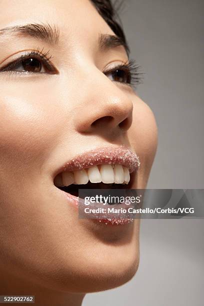 young woman with sweet lips - esfoliação imagens e fotografias de stock