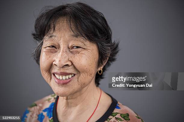 senior chinese woman - elderly chinese man stock-fotos und bilder