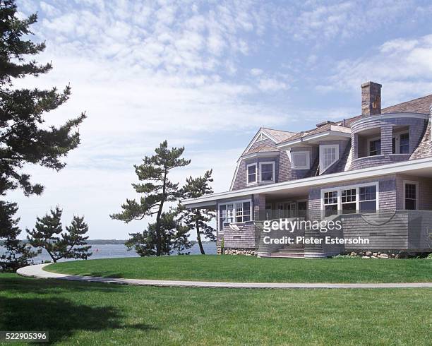 grass yard and concrete walkway in front of two-story wood shingle home - new england usa fotografías e imágenes de stock