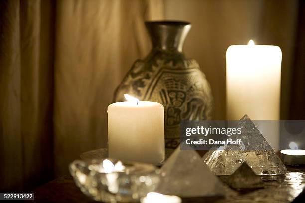 candles and accessories on a tabletop - feng shui fotografías e imágenes de stock