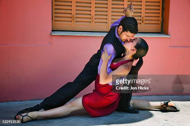 tango dancers in buenos aires - buenos aires tango stock pictures, royalty-free photos & images