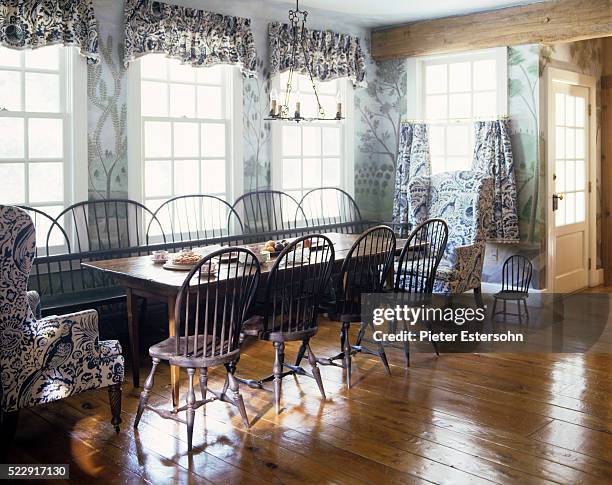 windsor style bench alongside dining table with windsor chairs - curtain valance stock pictures, royalty-free photos & images