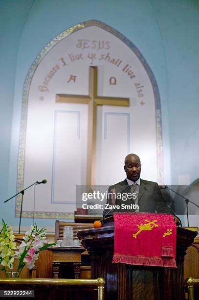 clergy preaching at pulpit - pulpet bildbanksfoton och bilder