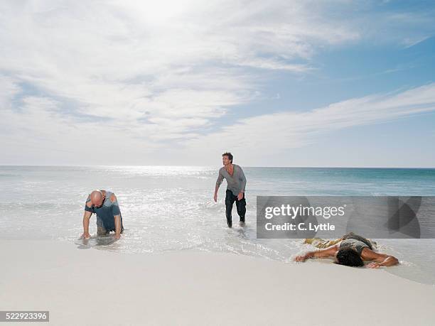 disaster victims on beach - survival imagens e fotografias de stock