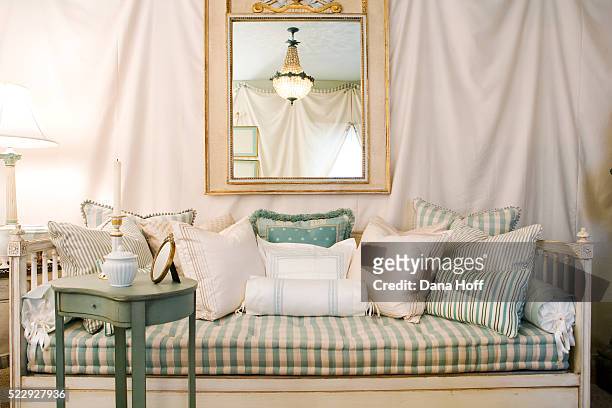 romantic living room with fabric-draped walls - divã sofá imagens e fotografias de stock