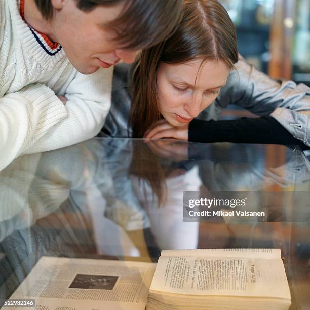 couple at museum - display cabinet stock pictures, royalty-free photos & images