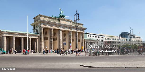 germany, berlin, view to brandenburg gate and place of march 18 - brandenburg gate berlin stock pictures, royalty-free photos & images
